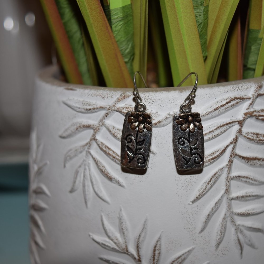 Dainty Flower Earrings